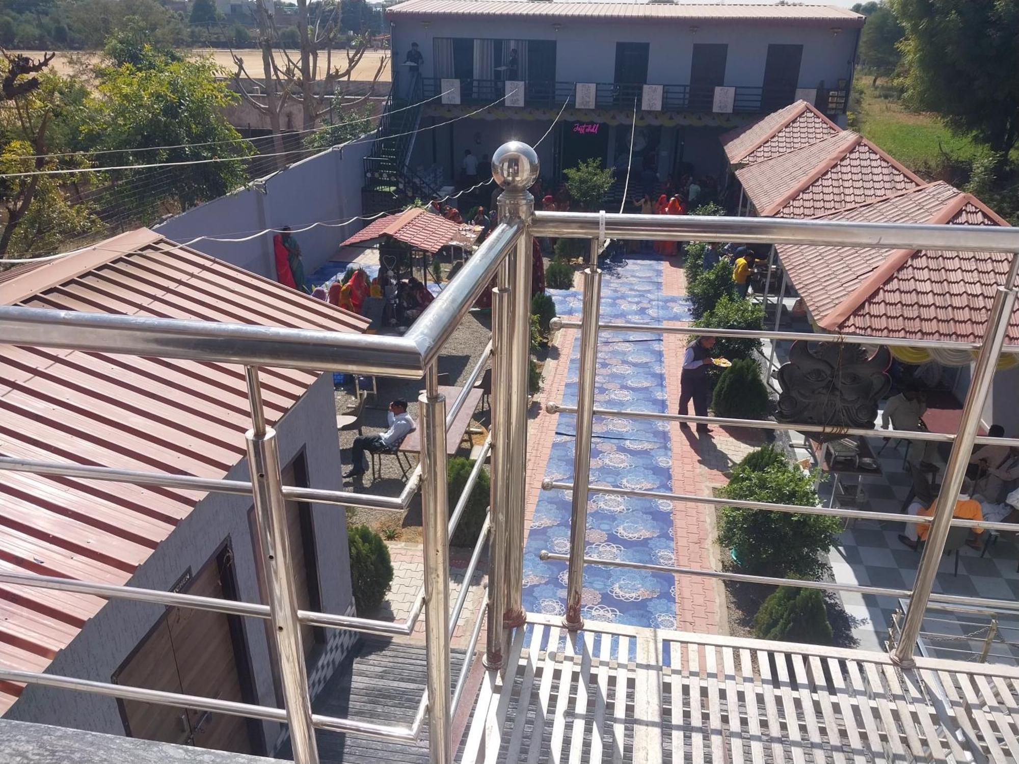 Agm Hotel And Restaurant Chaumu Exterior foto